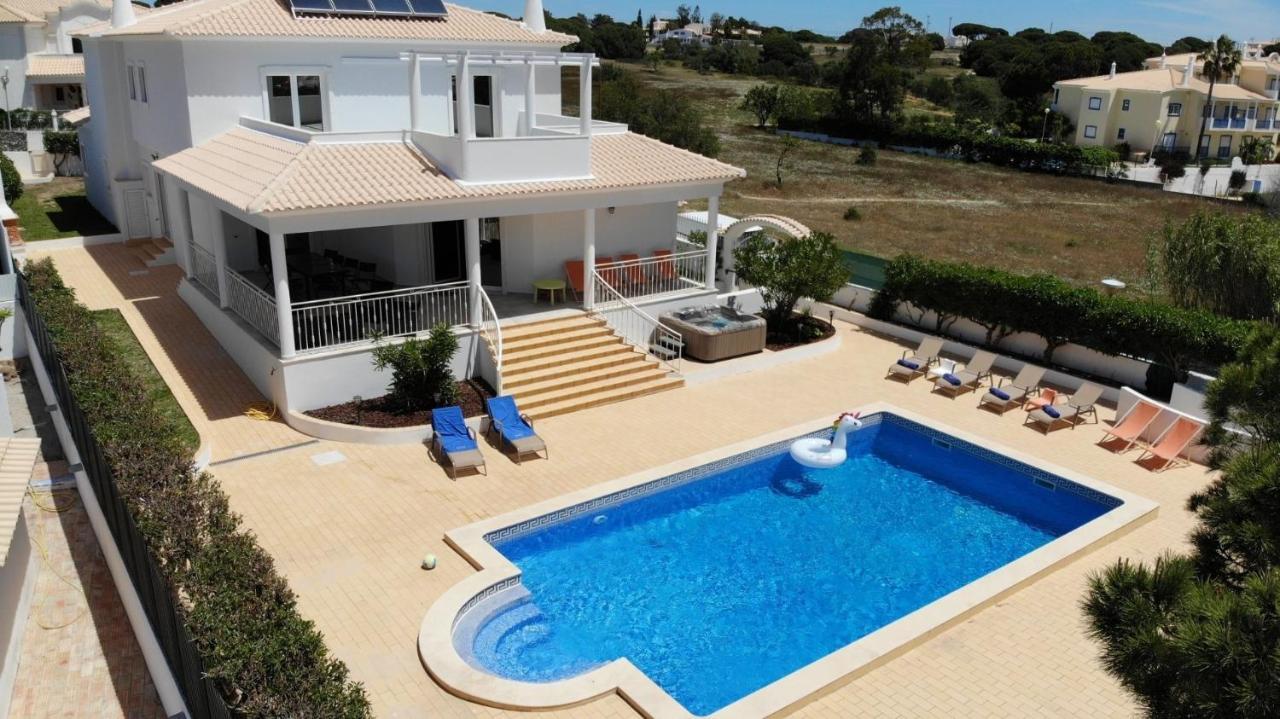 Sunset Villa By Laranjal Rentals Ольос де Агуа Екстериор снимка